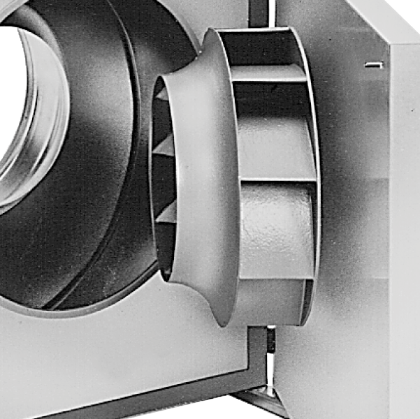 Fläkthjulet är ett B-hjul tillverkat i gjuten aluminium.

Det har bakåtböjda skovlar, vilket garanterar låg energiförbrukning och har dessutom fördelen att smuts inte fastnar så lätt och minskar hjulets effektivitet.